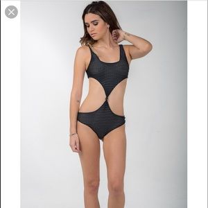 acacia columbia one piece in black mesh